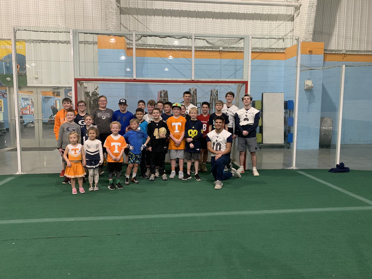 ashley_dowdell's tweet photo. Thank you @Superman_cam2  @StoneHatmaker @austinelliott_4 @joshgmiller2003  for coming out and making a little boy very happy! These boys jumped right in and played with the kids! Parents were impressed with how well mannered they were! Way to represent Mavs!🤘🏈 https://t.co/dHldvbhi5a