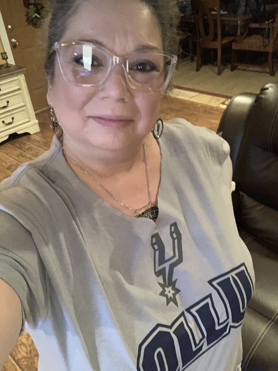 College Night with the Spurs!
They forgot about us OLLU Alumni but I didn’t. #GoSpursGo #customizedtshirt