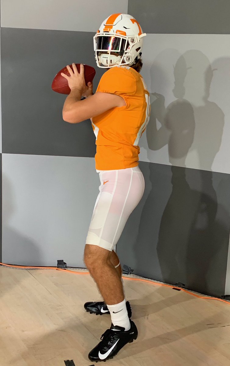 camcombs18's tweet photo. Great visit in Rocky Top🔶 Thanks for having me! @Coach_B_DEAD @Vol_Football https://t.co/Rkuli8mHv9