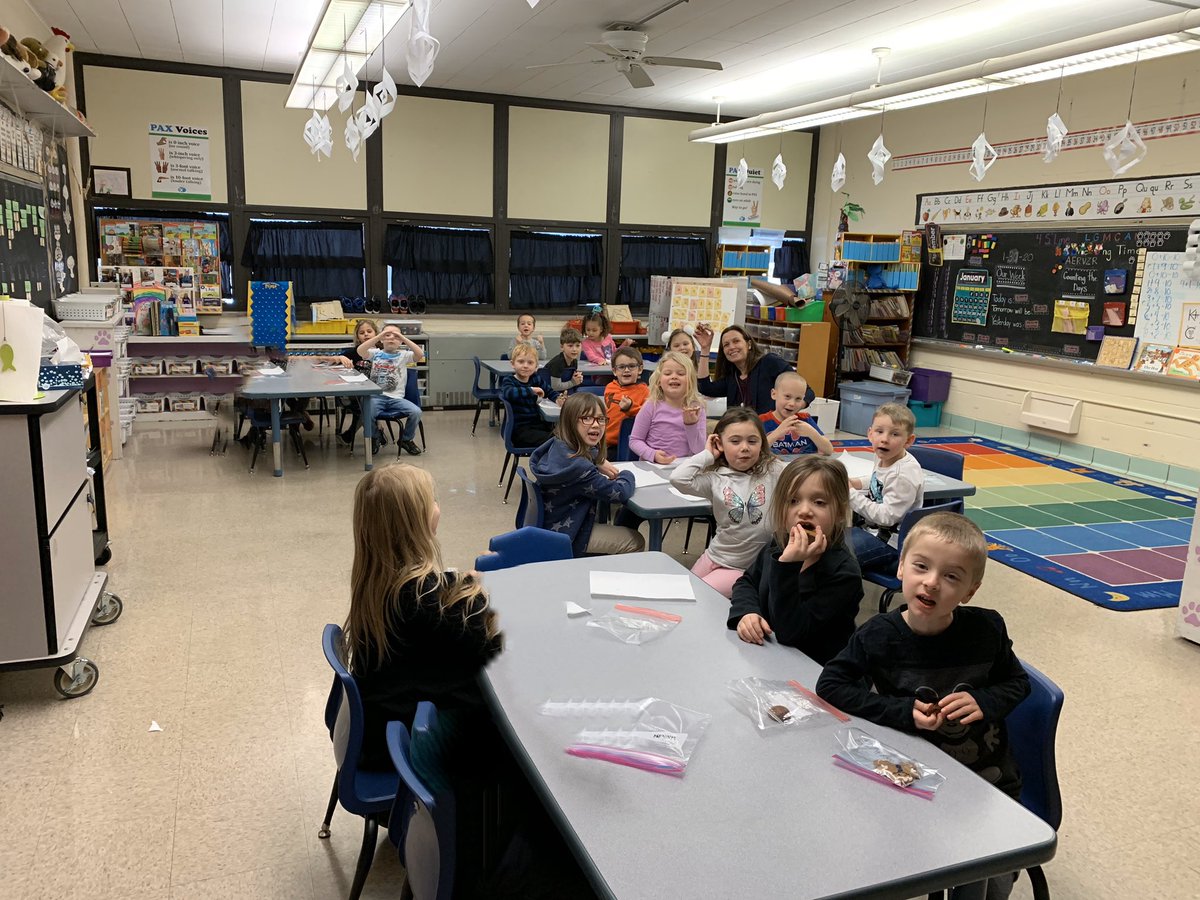 mjmkindercrew's tweet photo. Spent the week comparing versions of The Gingerbread Man.  Identifying characters, settings, sequencing stories, reading recipes and baking was so much fun. Then a scavenger hunt to find out"stolen" cookies made it complete! #bekindergartencrew @MandyRandles @stoddard_j https://t.co/e3iqPElRmD