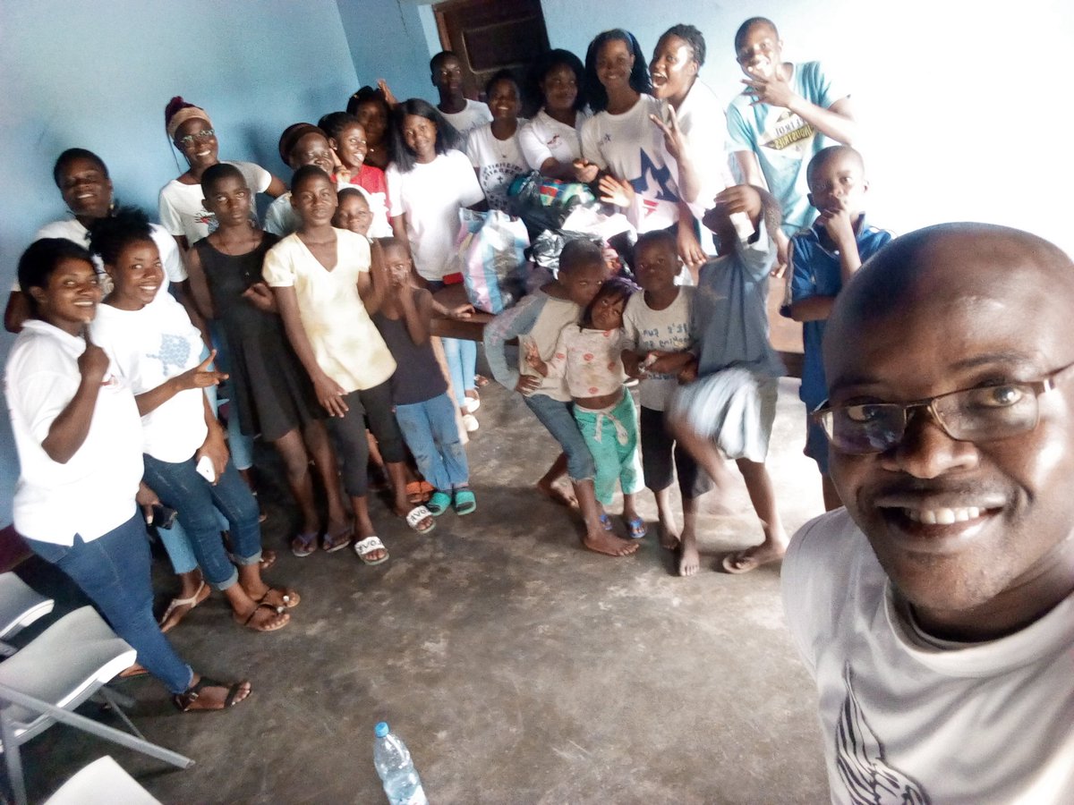 GlobalNetworkC3's tweet photo. On Saturday 01 Feb. 20, #Global #Network of #Compassioneers, #Buea officially launched its maiden #Compassioneering outreach @ St Glory Orphanage, Untarred Malingo, Buea. #GlobalNetworkOfCompassioneers, #StGloryOrphanage, #AlakindDesigns, #AFREIN.
Details:
https://t.co/ylC4LvRCyT https://t.co/FdTxlFSxKK