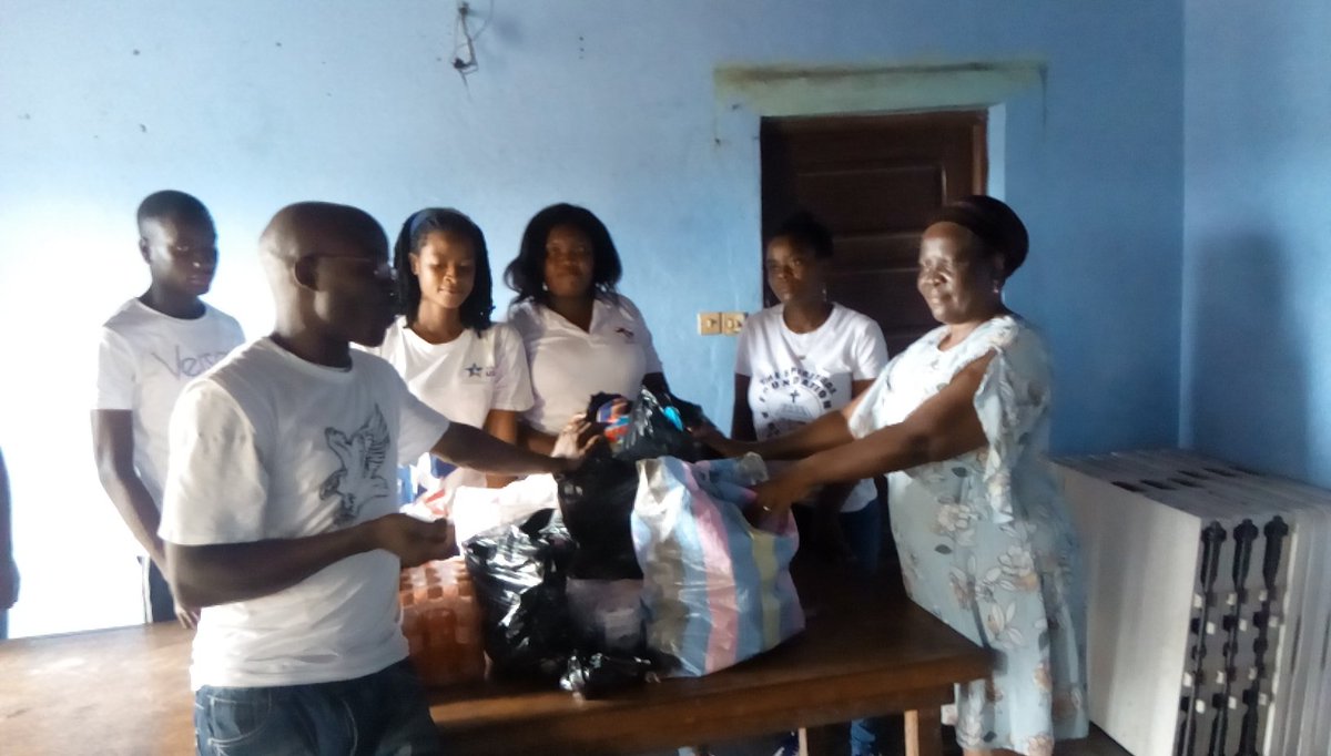 GlobalNetworkC3's tweet photo. On Saturday 01 Feb. 20, #Global #Network of #Compassioneers, #Buea officially launched its maiden #Compassioneering outreach @ St Glory Orphanage, Untarred Malingo, Buea. #GlobalNetworkOfCompassioneers, #StGloryOrphanage, #AlakindDesigns, #AFREIN.
Details:
https://t.co/ylC4LvRCyT https://t.co/FdTxlFSxKK