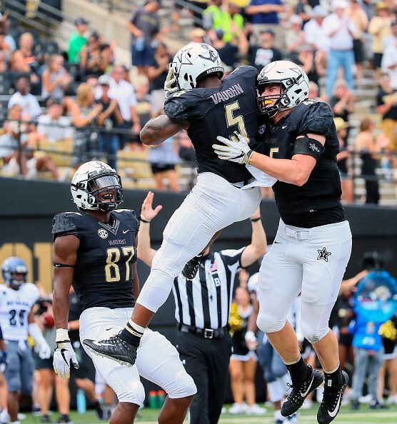 LaVellWright7's tweet photo. Blessed to say I have received an ⭕️ffer from Vanderbilt university #AnchorDown ⚓️@FBCoachThompson @ArmedPHorce @CoachTimHorton @CoachDerekMason https://t.co/pDM6lyTJh1
