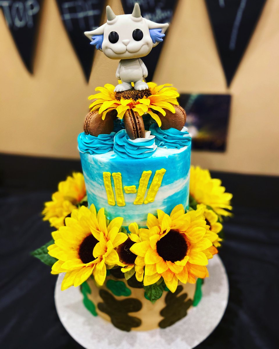 courtrae89's tweet photo. My sister made a Ned cake for my daughter’s Ned 7th birthday party. @twentyonepilots #cliqueart #twentyonepilots https://t.co/lIgUFuSyvo