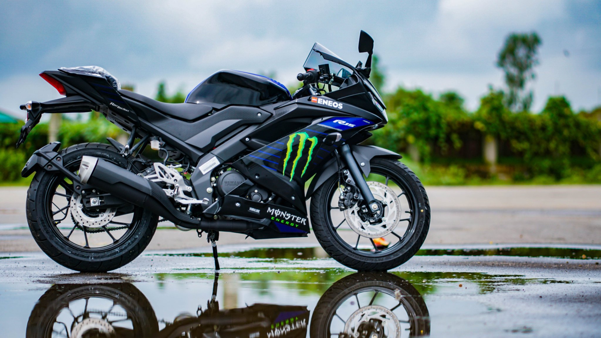 yamaha r15 v3 monster edition on road price
