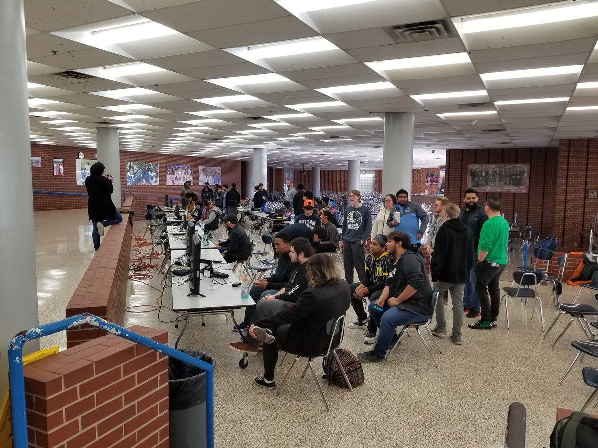 Today was the 1st Annual Bowie High School Esports Invitational in Arlington. It was so cool watching kids do something they love! <a href="/JamesBowieHS/">Bowie High School</a> @renylizardo <a href="/AISDTI2/">Arlington ISD Technology Integration & Innovation</a> #arlingtech