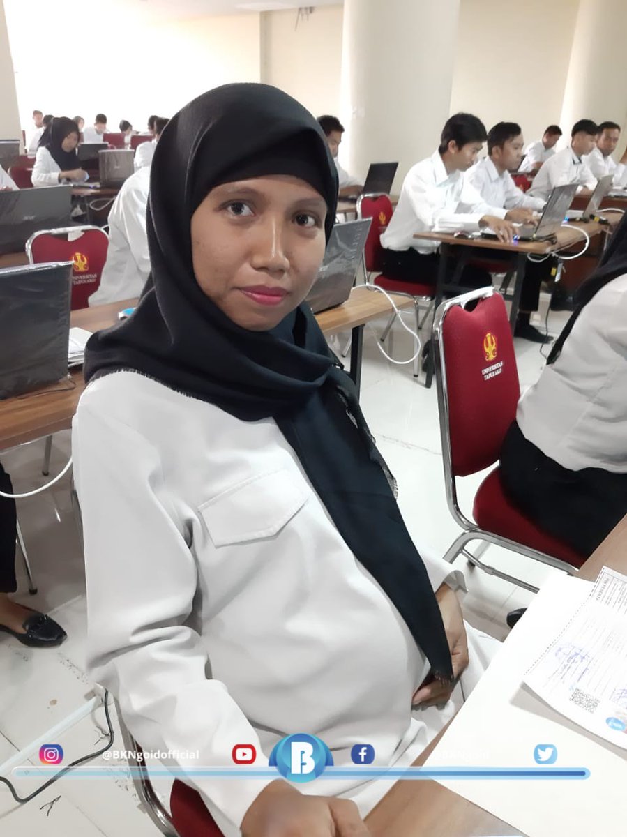 BKNgoid's tweet photo. Kasih ibu kepada beta,Tak terhingga sepanjang massa,Hanya memberi, tak harap kembali,Bagai sang surya menyinari dunia #SobatBKN tau kan lagu ini. Seperti peserta seleksi SKD ini lagi hamil tetap berjuang.
#NewEpicBattle
#MenujuIndonesiaMaju https://t.co/Ys8PoiD9Qg