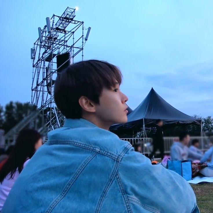 thisis4uhoney's tweet photo. I think that I get it now, Doyoung is the blue sky and Jaehyun is the clouds and they always come together https://t.co/bo7xVikSda