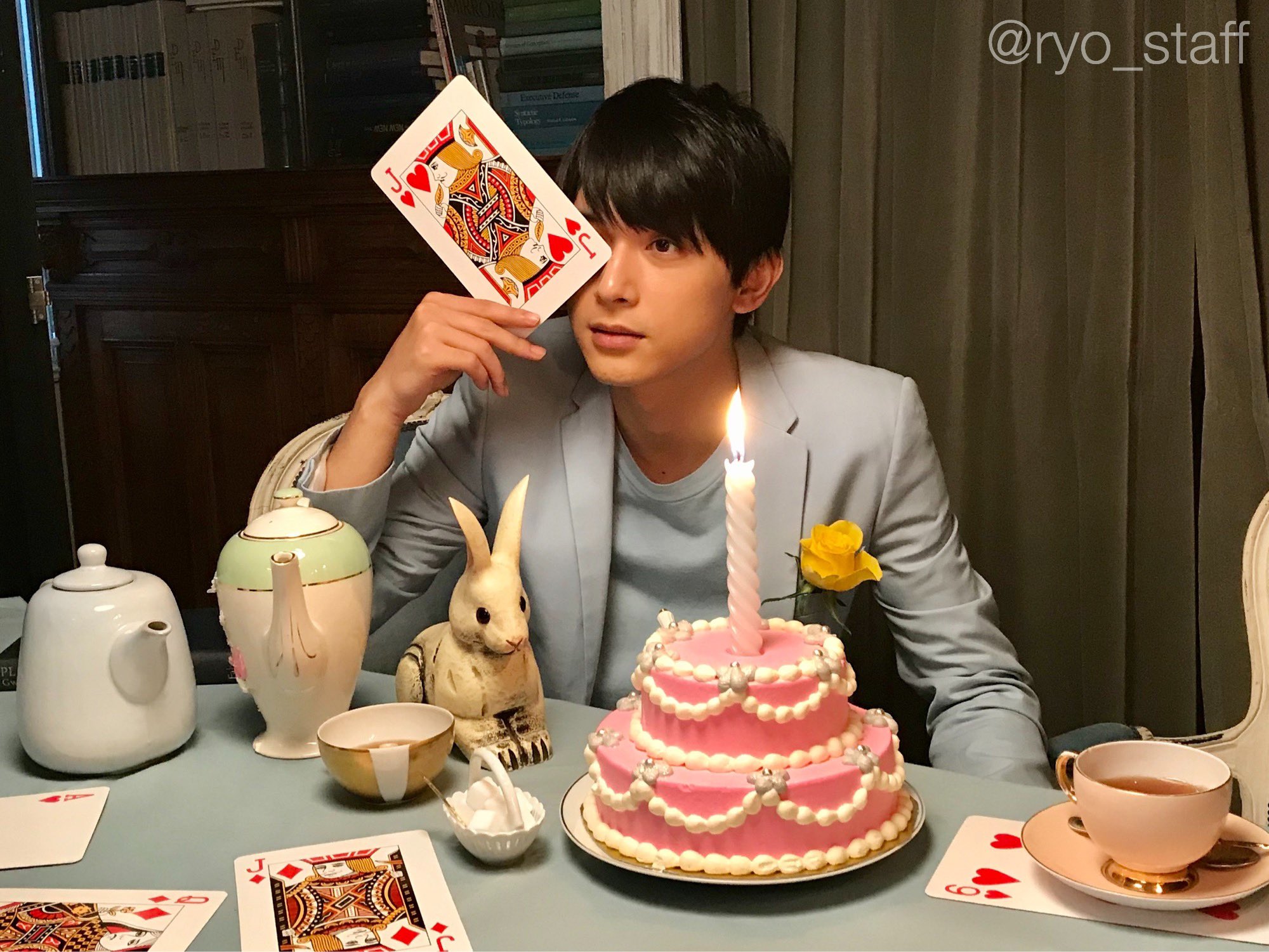 吉沢亮 Staff 後2ヶ月分となった19年度カレンダー 昨年は10周年yearと銘打って過去の吉沢1年毎のお仕事をfeatureしていましたが 難しかったdisney365 2月はお 誕生日月だからアリスのティーパーティーでケーキ と一緒にお祝いでとなんとか形にしました