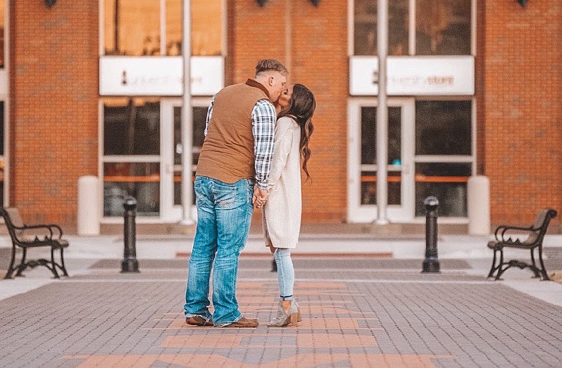 Katie_ferrelll's tweet photo. y’all i can not 💍💖 https://t.co/9aMUrJOkfP