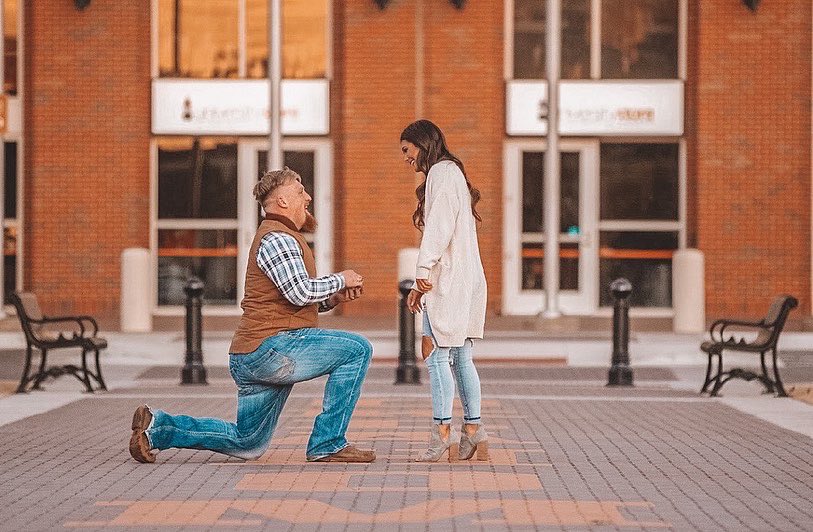Katie_ferrelll's tweet photo. y’all i can not 💍💖 https://t.co/9aMUrJOkfP