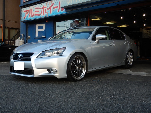 ｆｉｔコーポレーション على تويتر レクサスｇｓのリアタイヤを交換です 車検用に車高をかせぐために 外径がちょっと大きなサイズを装着です T Co Qxommyxqwu Gs レクサス タイヤ交換 ホイール買取