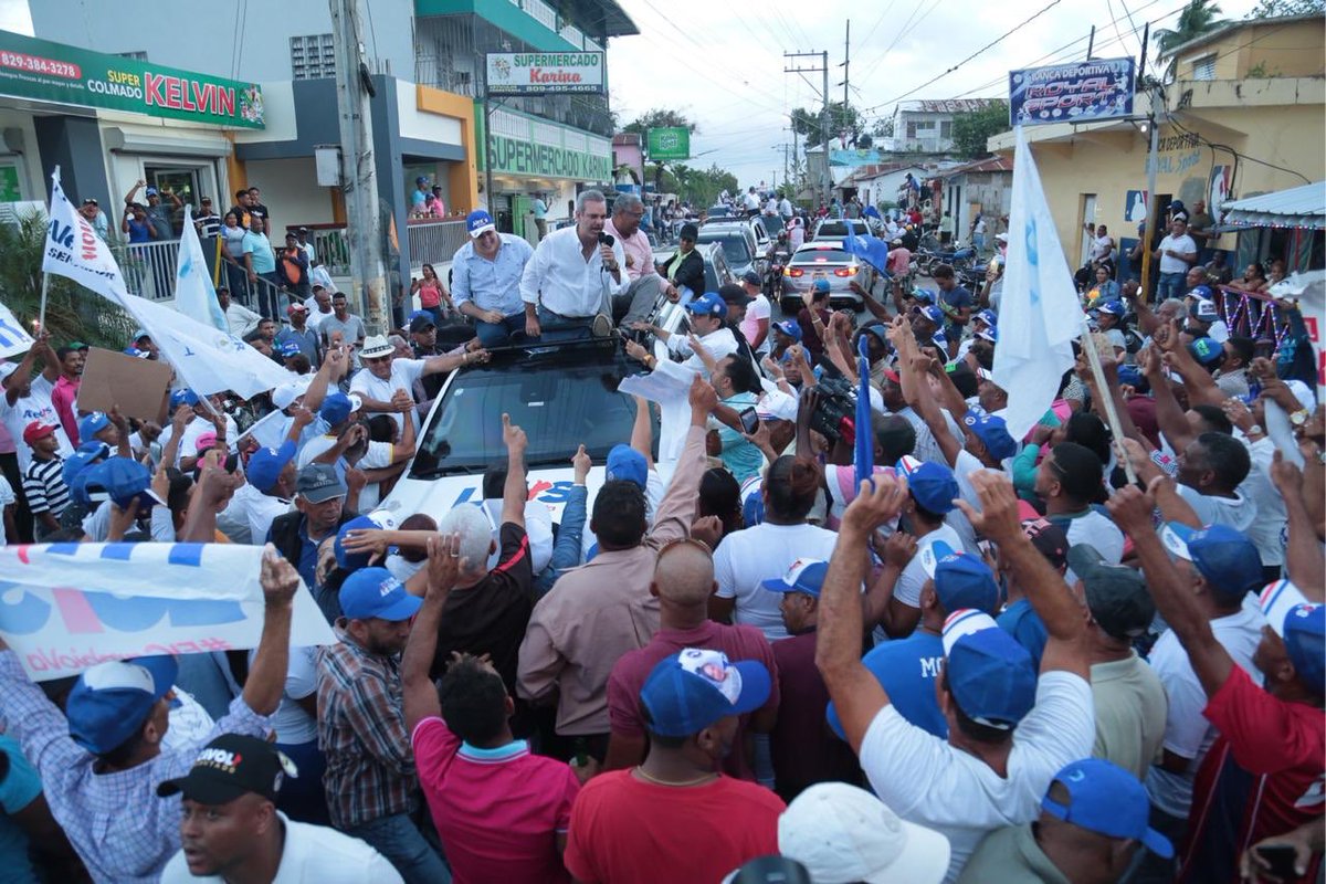 luisabinader's tweet photo. Hay un pueblo inspirado, lleno de esperanza, con alegría delirante de que viene un gran Cambio. Eso es lo que vi hoy en Las Terrenas, Samaná, Sánchez, Matancita, Nagua, Cabrera y Río San Juan. #ElCambioVa #ElPLDseVa https://t.co/o2ifYdq5DQ
