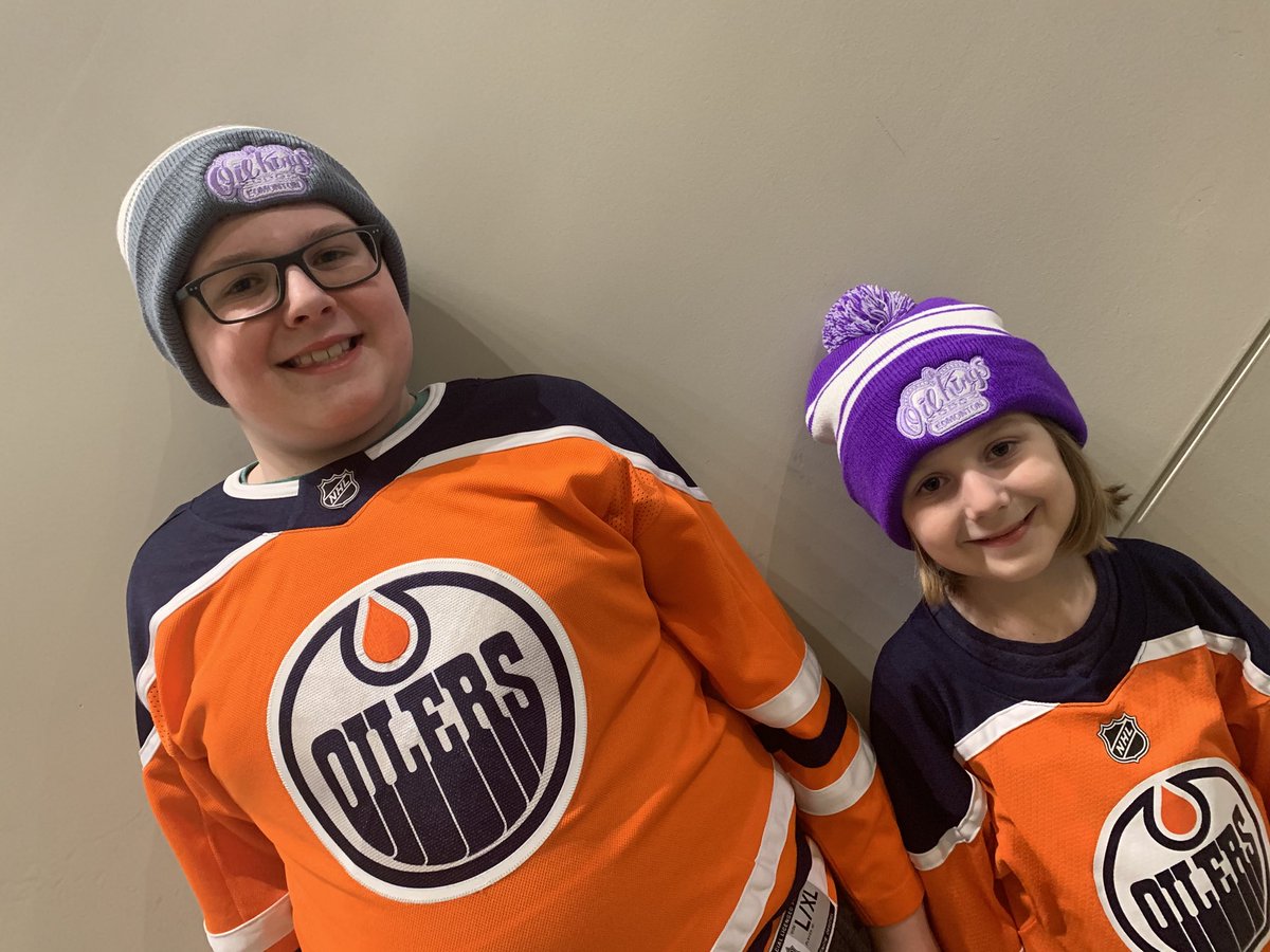 rlopatynski's tweet photo. Loving the toques tonight! ⁦@EdmOilKings⁩ https://t.co/xs0oXHSu0R