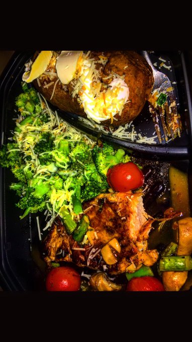 😋 Eating Good Feels Good 🥘 #MealTime #Vibes https://t.co/67W91EZ2H6<a href="/tag/mealtime"class="tags">#MealTime</a><a href="/tag/vibes"class="tags">#Vibes</a>
