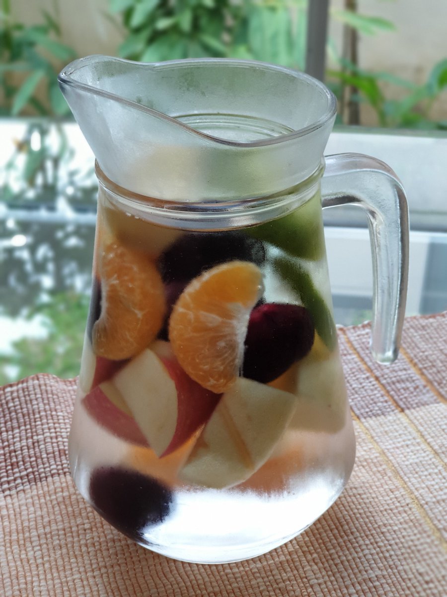 KwansriR's tweet photo. ทำinfused water รอรับเพื่อนๆ ครั้งนี้ใช้ มะนาวไทย  กับส้มสายน้ำผึ้ง แอปเปิ้ล เชอร์รีจ้ะ https://t.co/Ct5WZH76WN