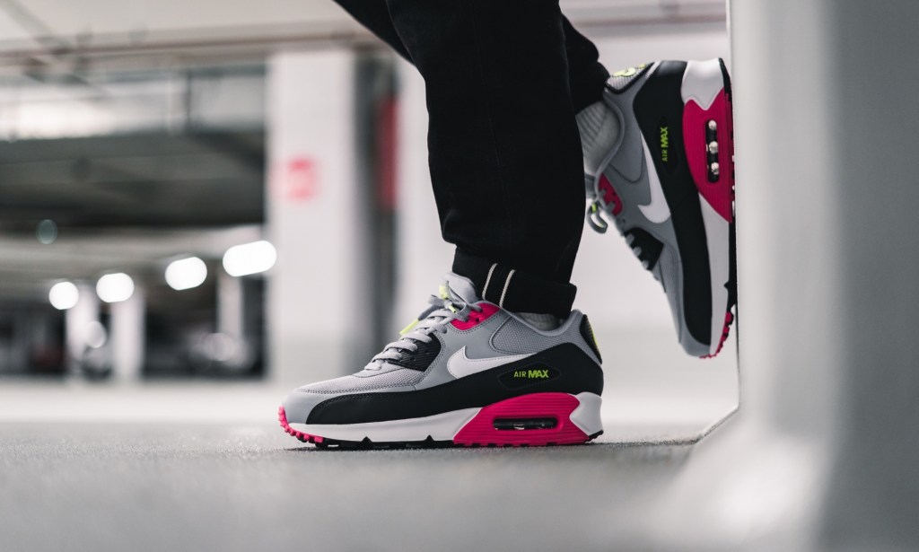 Amfibisch titel Collectief Sneaker Steal on Twitter: "NIKE AIR MAX 90 ESSENTIAL “GREY / RUSH PINK”  $69.99 https://t.co/0MNTmlaWk2 https://t.co/O025kNWi2v" / Twitter