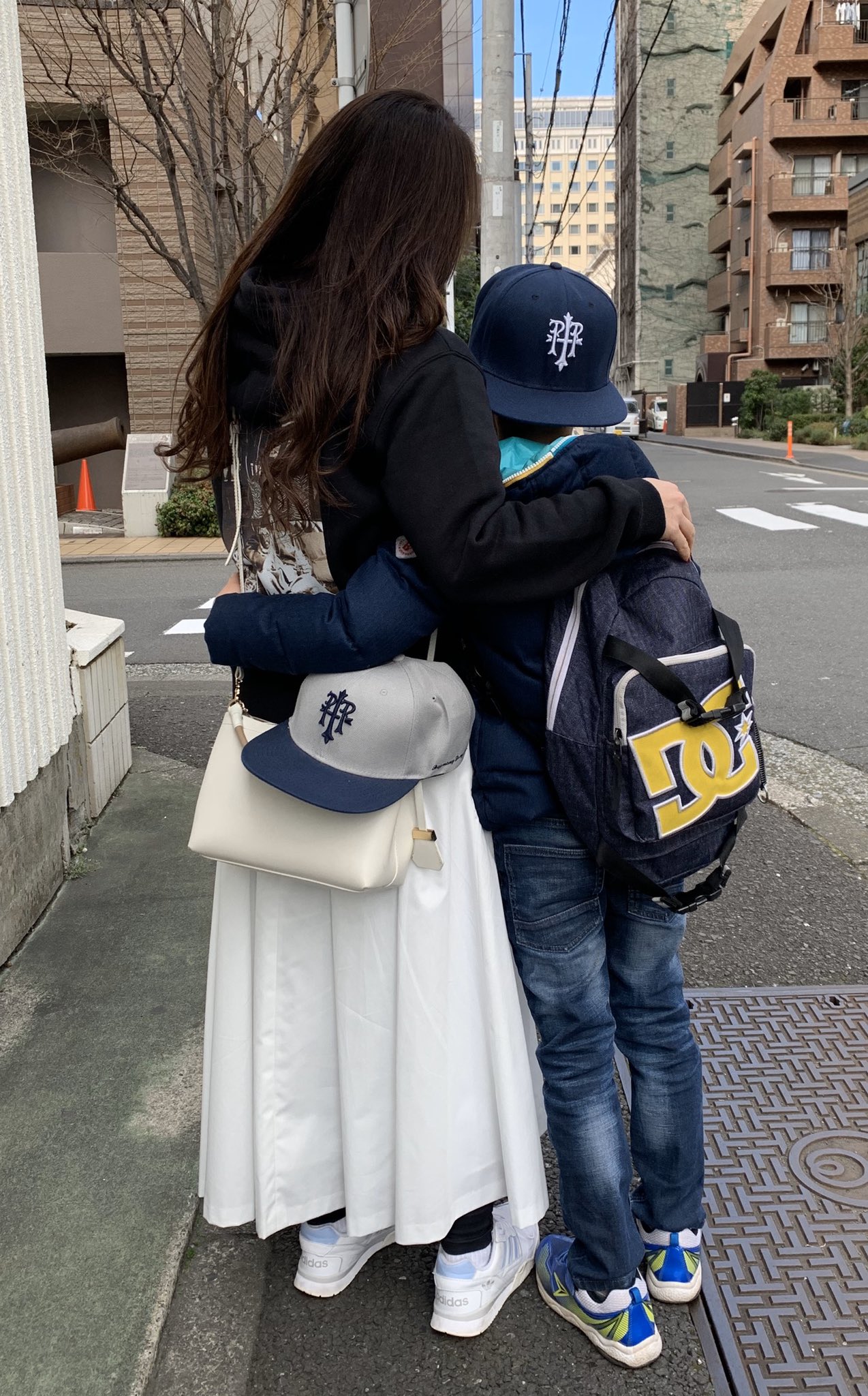 れい En Twitter 本日の私と次男 ナインマイクロの Kとサニーの黒パーカー ポシェットにptpキャップ 実は中にgundogのtシャツを着ている 次男はptpキャップ 長男は私と同じグレーのパーカー では ポートメッセ名古屋で会いましょう 見つけてね笑笑 れい En Twitter 本日の私と次男 ナインマイクロの Kとサニーの黒パーカー ポシェットにptpキャップ 実は中にgundogのtシャツを着ている 次男はptpキャップ 長男は私と同じグレーのパーカー では ポートメッセ名古屋で会いましょう 見つけてね笑笑