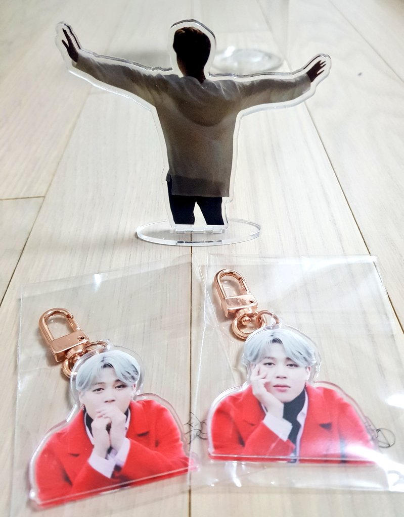btsluvluv2's tweet photo. @by_jmee 
#Promise200M 
#약속200M 
#괜찮아_사랑해 
#JIMIN @BTS_twt
 저는 그냥 제가 좋아하는 노래듣고
이벤트 참여 했을 뿐인데 ㅠㅠ
너무나도 큰 선물을 받았네요😊
준비하신다고 얼마나 신경 쓰셨을지
하나하나 살펴 보면서 그 마음이 느껴졌어요💜 https://t.co/3BM9xNmHtw