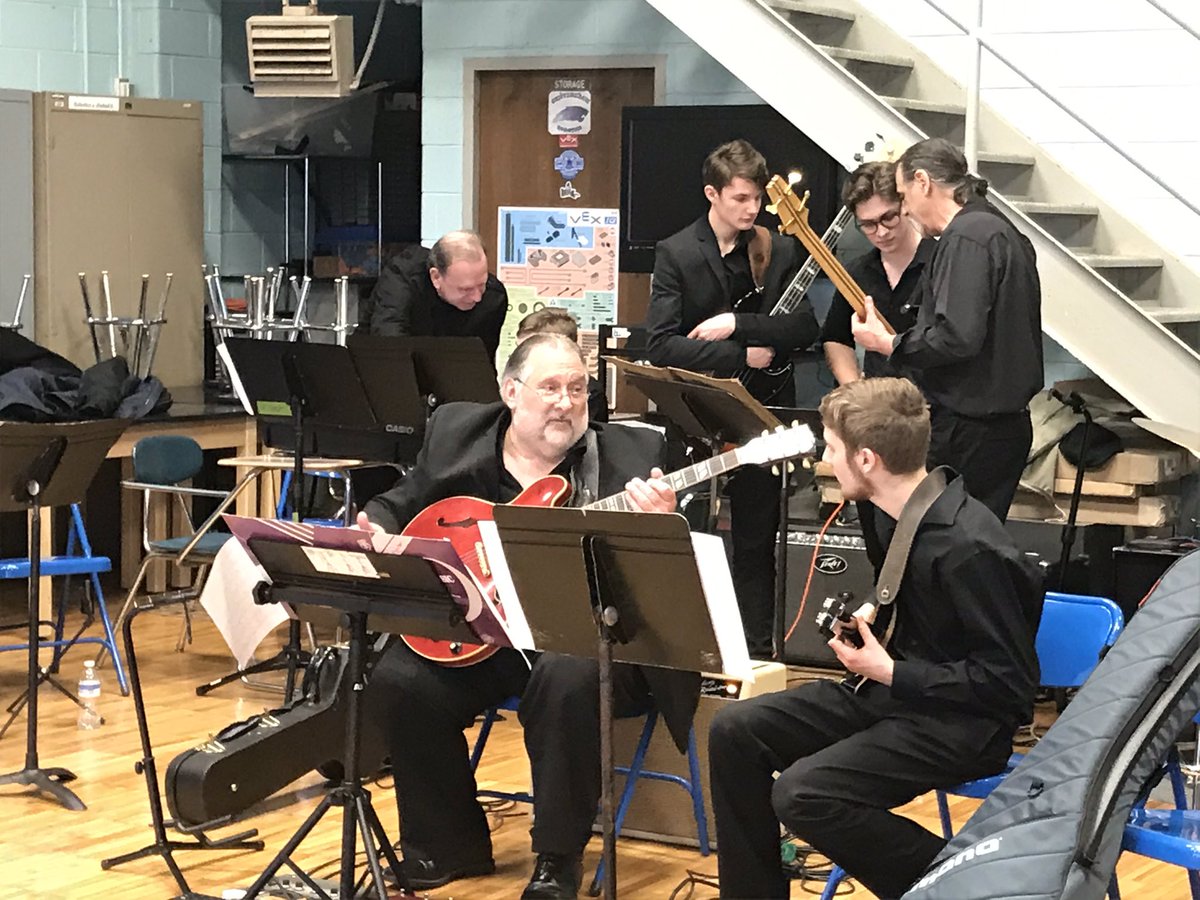 CassTbn's tweet photo. Great day performing at SCMEA JAZZ Day with HSW Jazz Ensemble.  Students sounded awesome and got a chance to work with pros on a shared tune! @SCSD_HSW @fomofsmithtown @SCMEA_NYS https://t.co/uB14fGPLRj