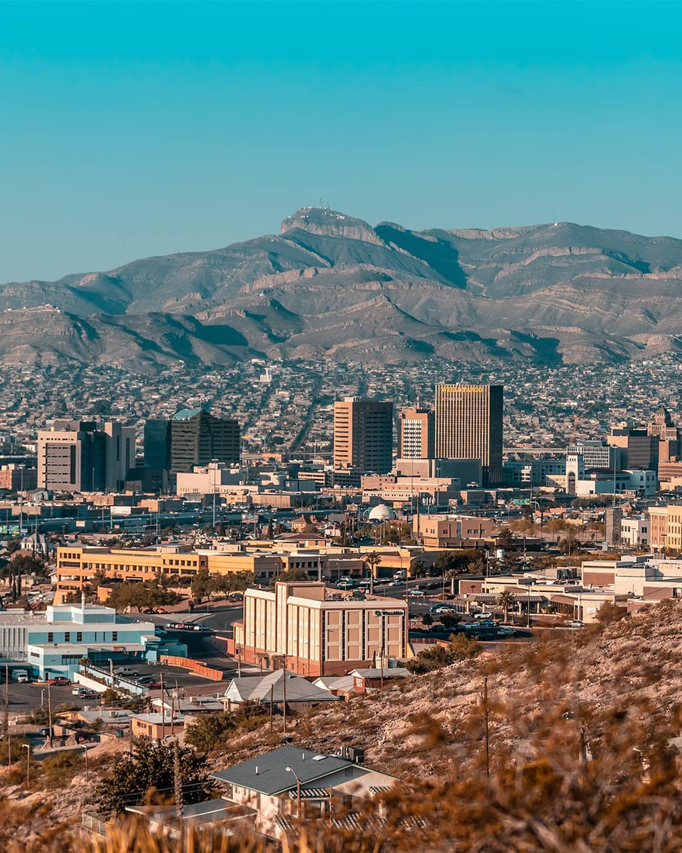 When we say we're always on mountain time we really mean it! Did you know El Paso is the only major city in Texas that works on Mountain Standard Time? #itsallgoodep #elpaso #visitelpaso #visitep 

📸: IG andrewlara915