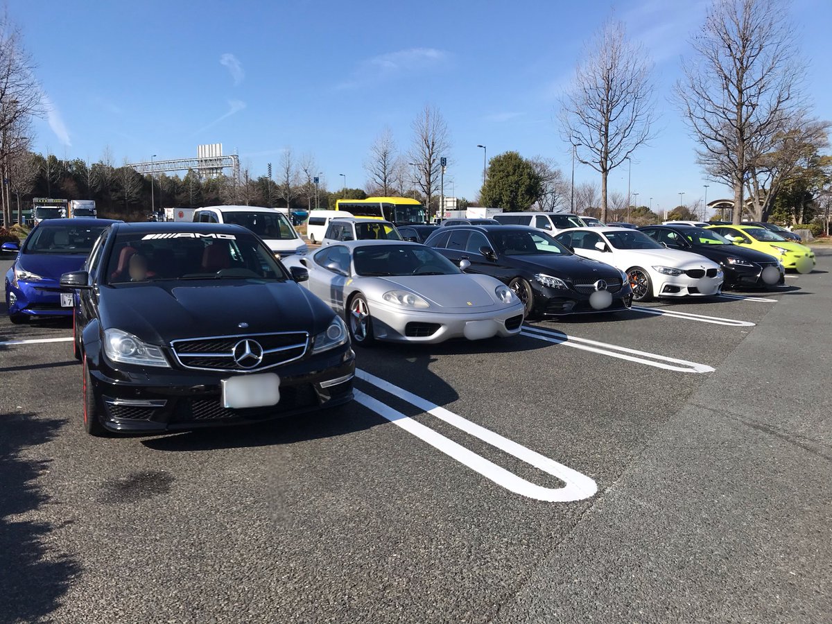 見覚えのある車達が…