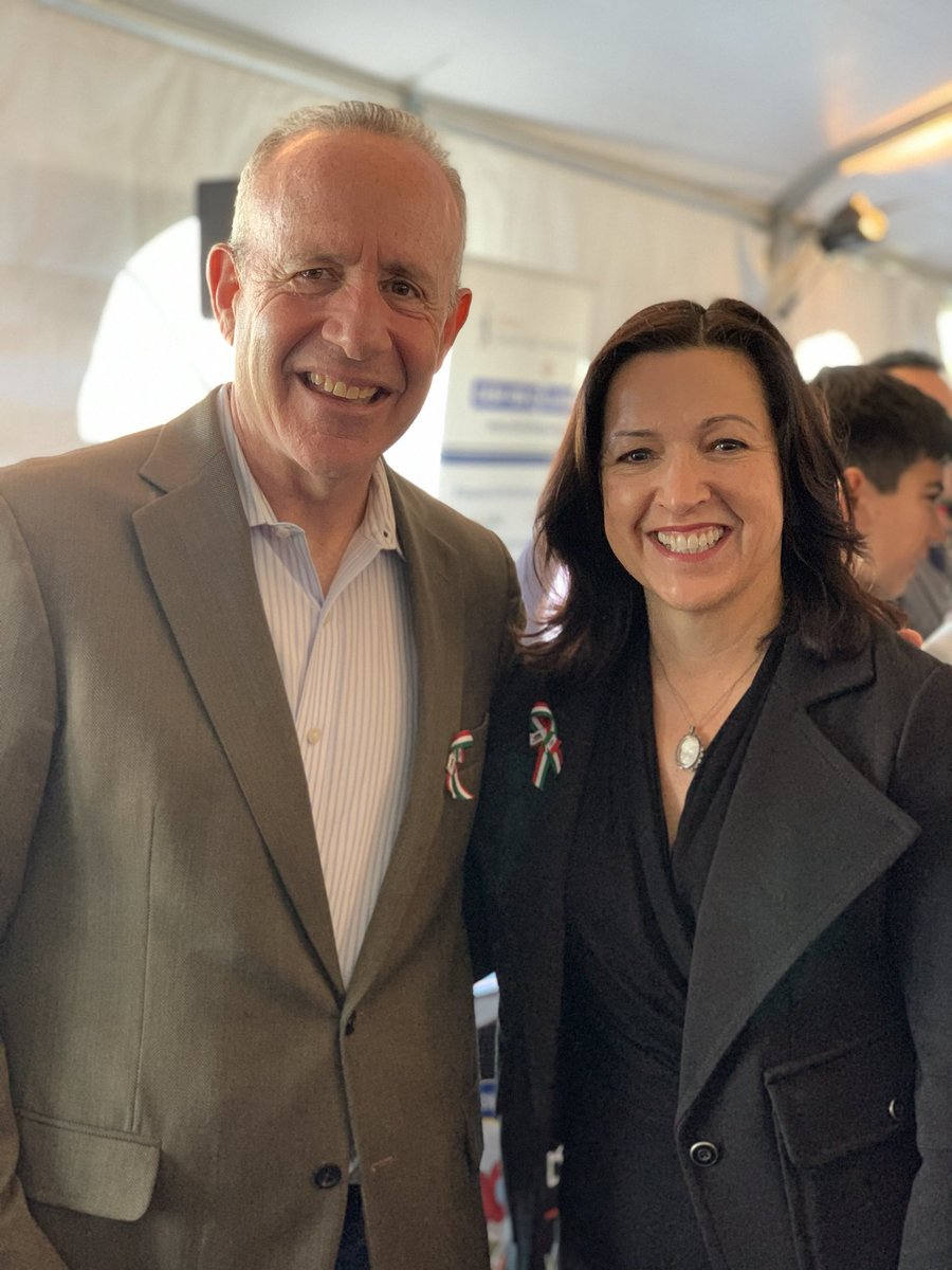 sreyes_h2o's tweet photo. Nice to see @Mayor_Steinberg at today’s #StepsToCollege event ❤️’d your message: “Go, just go!” whether it’s one of #CAHigherEd independent @aiccucal institutions or public partners https://t.co/CPA6YLe7Zz