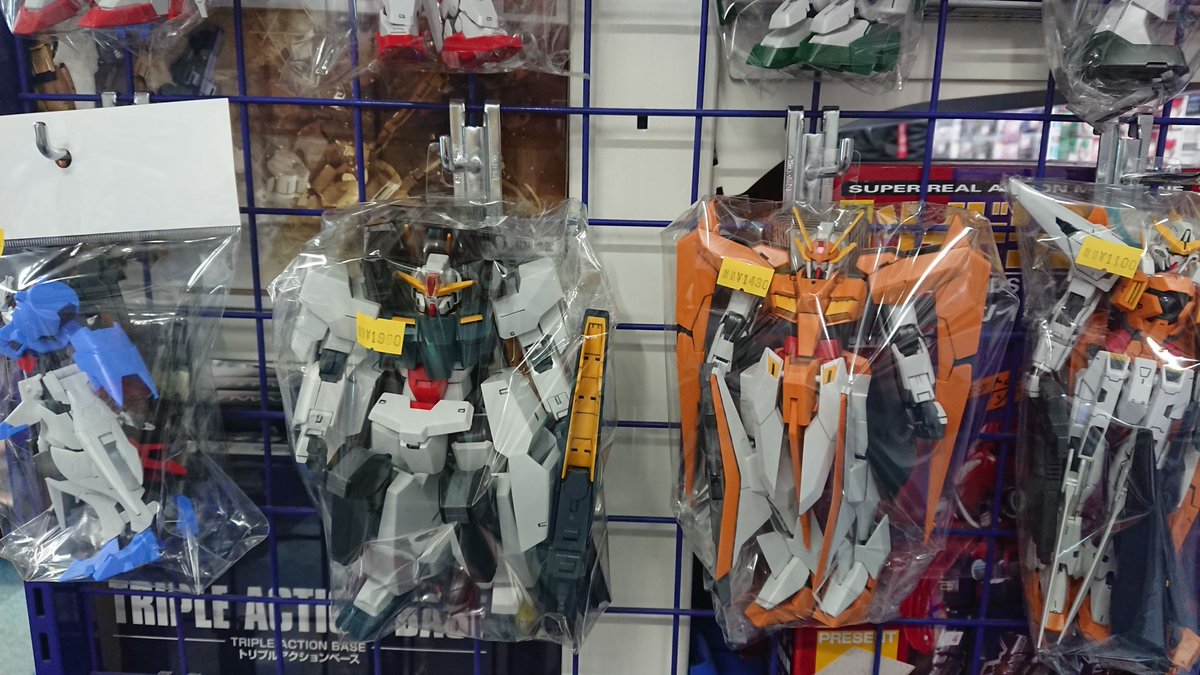 担当Nです、ひさしぶりに組み立て済のジャンク品がまとめて入りました