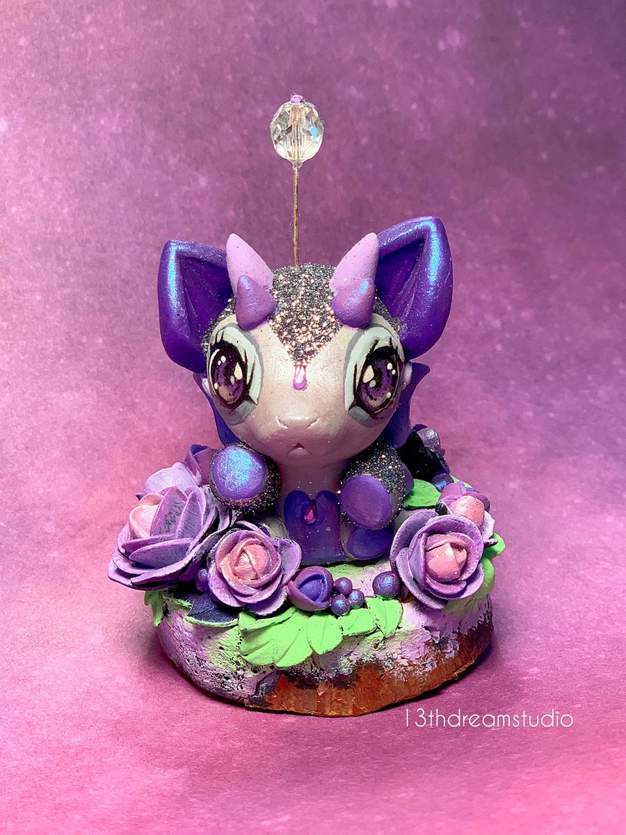 13thdreamstudio's tweet photo. ⋆Damsel Wolf Dreamling⋆
Here is the last of the first Dreamlings.
A lil wolf.
#wolf #cutewolf #kawaii #cutekawaii #kawaiicute #clay #kawaiiart #kawaiiartist #dream #love #fantasy #fantasywolf #clayart #claysculpture #claywork #polymer #polymerclay #polymerclayartist https://t.co/r6RGuq2lXw