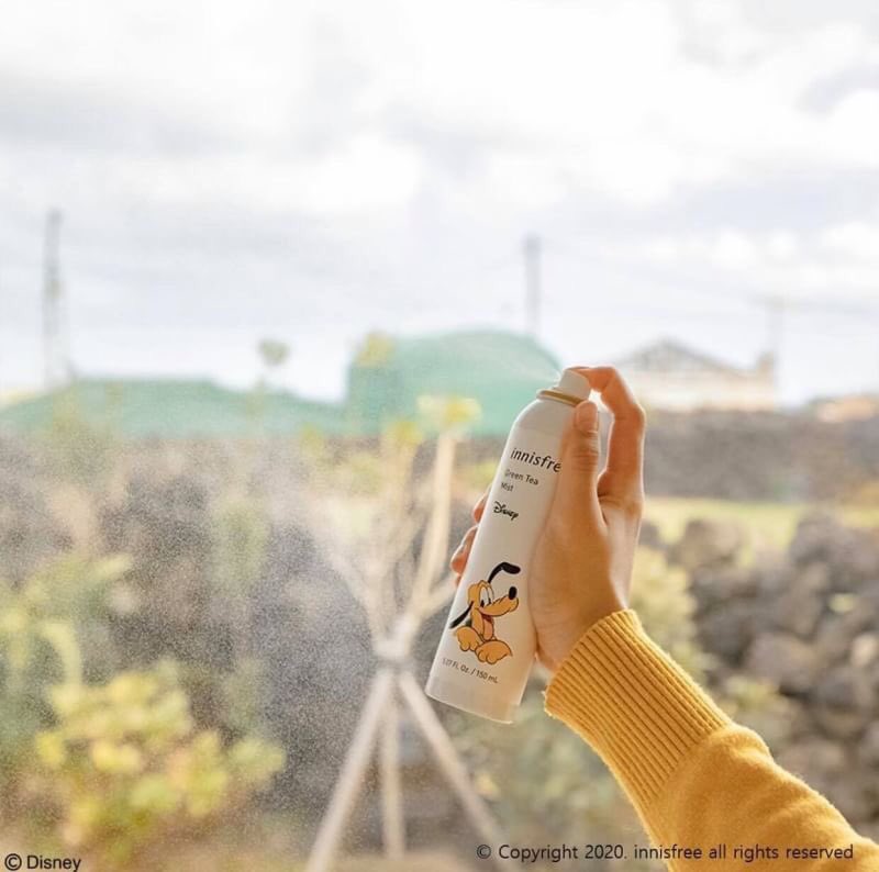 KK_store8's tweet photo. #cosshopsskin #พร้อมส่ง 
#Innisfree Green tea Mist (Disney) 150ml.
🌱360.-
📮40/60.-
         สเปรย์น้ำแร่ชาเขี��ว สารสกัดธรรมชาติ จากชาเขียวออแกนิคเกาะเจจู ที่อุดมไปด้วยกรดอะมิโนและแร่ธาตุ ช่วยเติมความชุ่มชื้น และยังช่วยฟื้นฟูผิวที่แห้งเสียจากแสงแดดให้กลับมาดูชุ่มชื้นสุขภาพดี https://t.co/jp2t1qBe7u