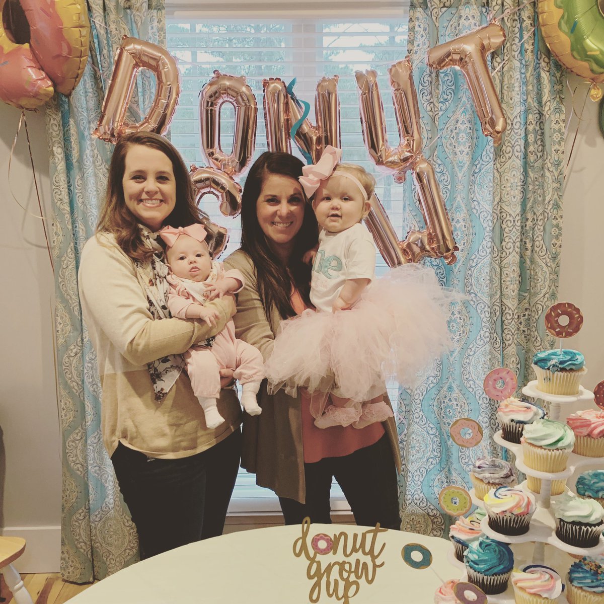 jacksynanne's tweet photo. Happy Birthday Best Friend! #littlemissjacksynanne #janiekate #donutgrowup🍩 #jkandjabff https://t.co/lHrB9x2H03