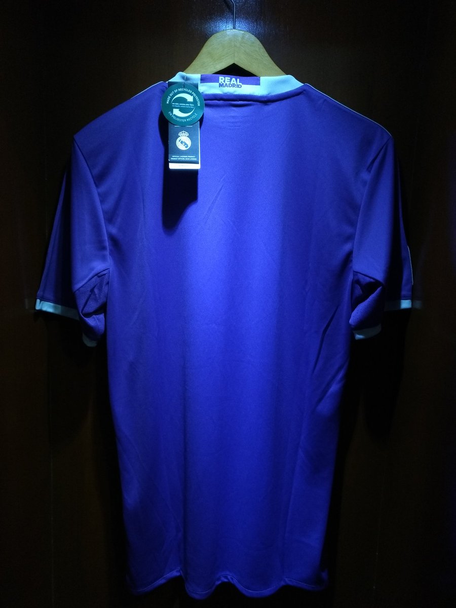 FWDfootballshop's tweet photo. #FFS3 BNWT Real Madrid Away 2016/17 size S. Adidas Original made in Vietnam. #LelangFFS https://t.co/ftIw9bIITd