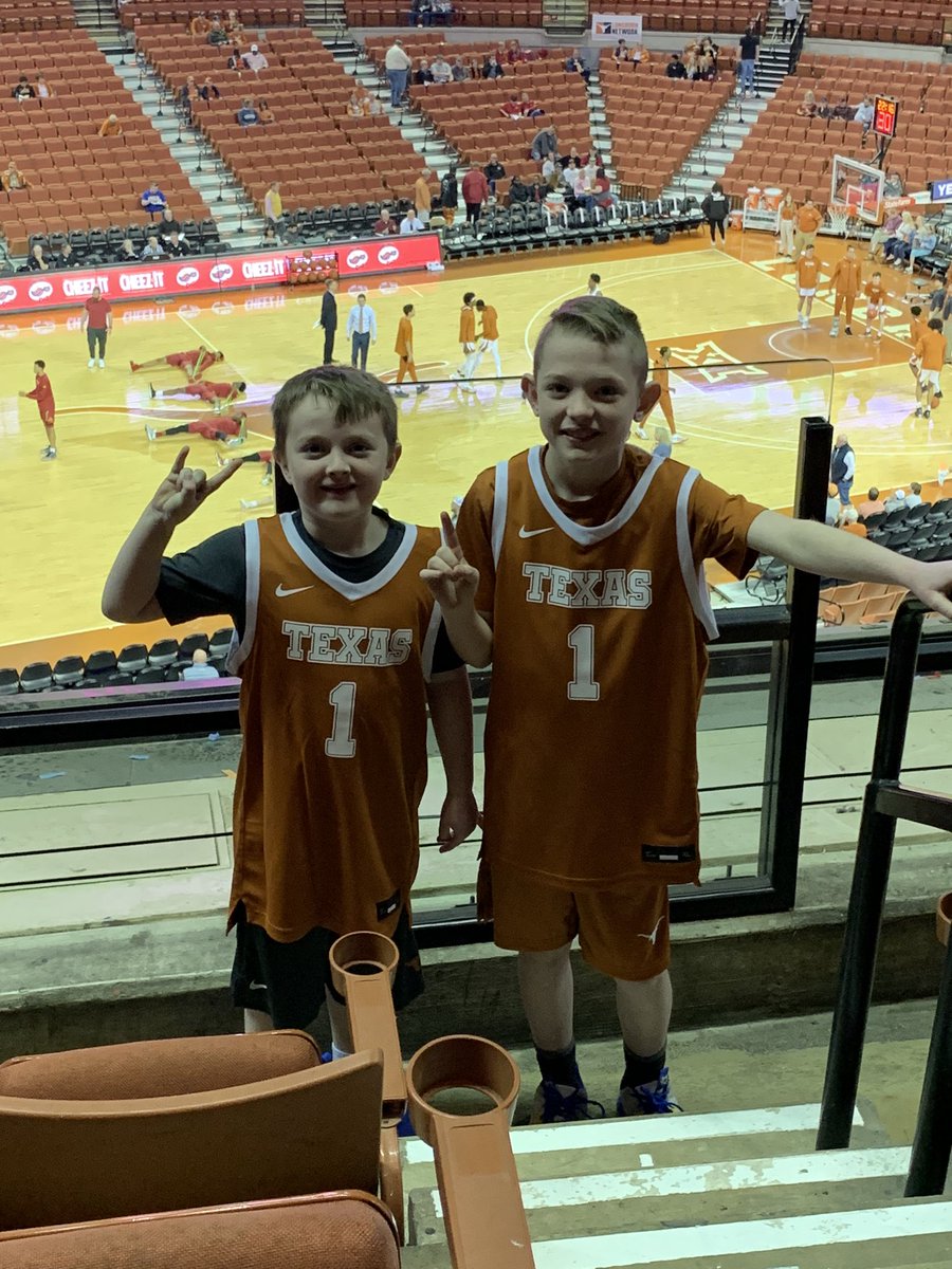 KRossTXEX's tweet photo. Any day that ends with a @TexasMBB win capped off with dinner and the sunset @SkiShoresCafe is a GREAT day! #beautifulaustin #HookEm @jdrosstex https://t.co/wqKY1s9an6