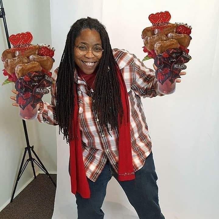 Butteriffic901's tweet photo. The goal is to sell 100 #COOKIE BOUQUETS for Valentine's Day... CALL US
2370 Airways Blvd 901.745.2667
488 S second 901.572.1582
15.99 3 Cookie Bouquet
34.99 6 Cookie Bouquet
44.99 12 Cookie Bouquet
#MakedasCookies #Memphis #LocalVibesOnly #GaryVeeChallenge https://t.co/oM6BLdjUnc
