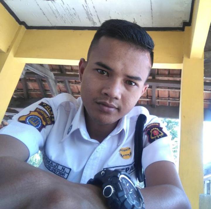 normal_prank's tweet photo. SATPAM kesayangan..😍😍😍 https://t.co/OROydnLQLv