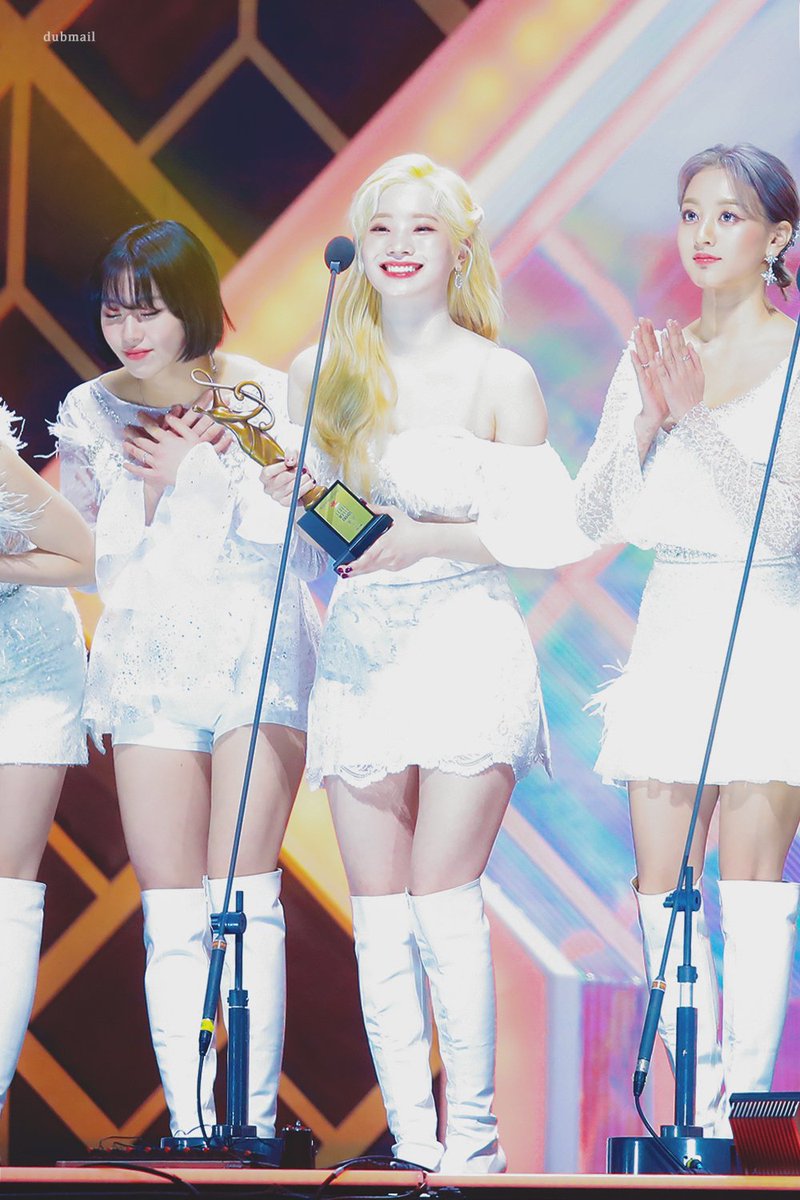 dubmail_com's tweet photo. 200130 #서울가요대상 
#다현 #DAHYUN #ダヒョン 
#트와이스 #TWICE https://t.co/AtqDTT9k5f