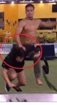 Aqui a imagem ampliada onde mostra claramente o Petrix empurrando o Pyong