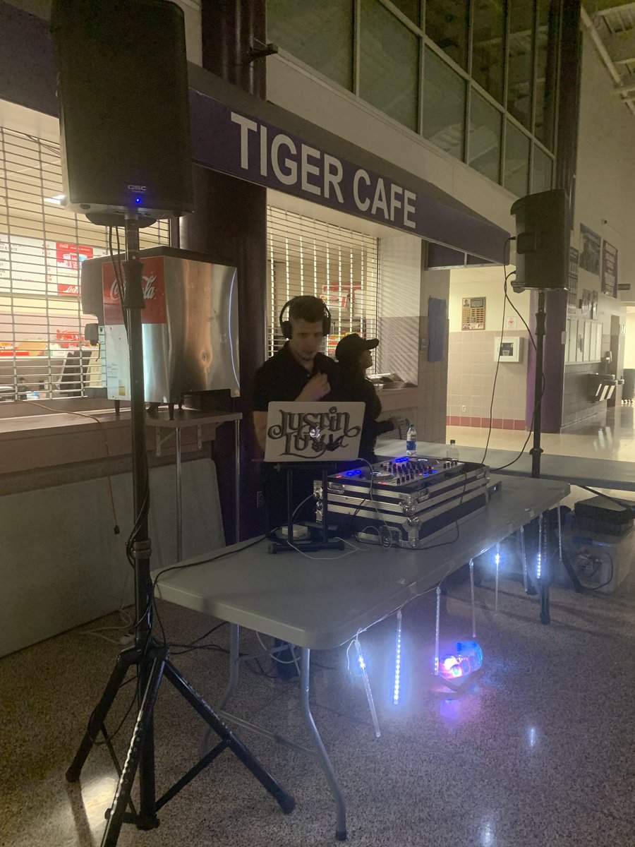 JrClassPHSC's tweet photo. ❄️💙 #WinterDance2020 #PHSC #PickCentral #JuniorClass #PromCommittee #Fundraiser #PLSDProud https://t.co/j7chsBbRQw