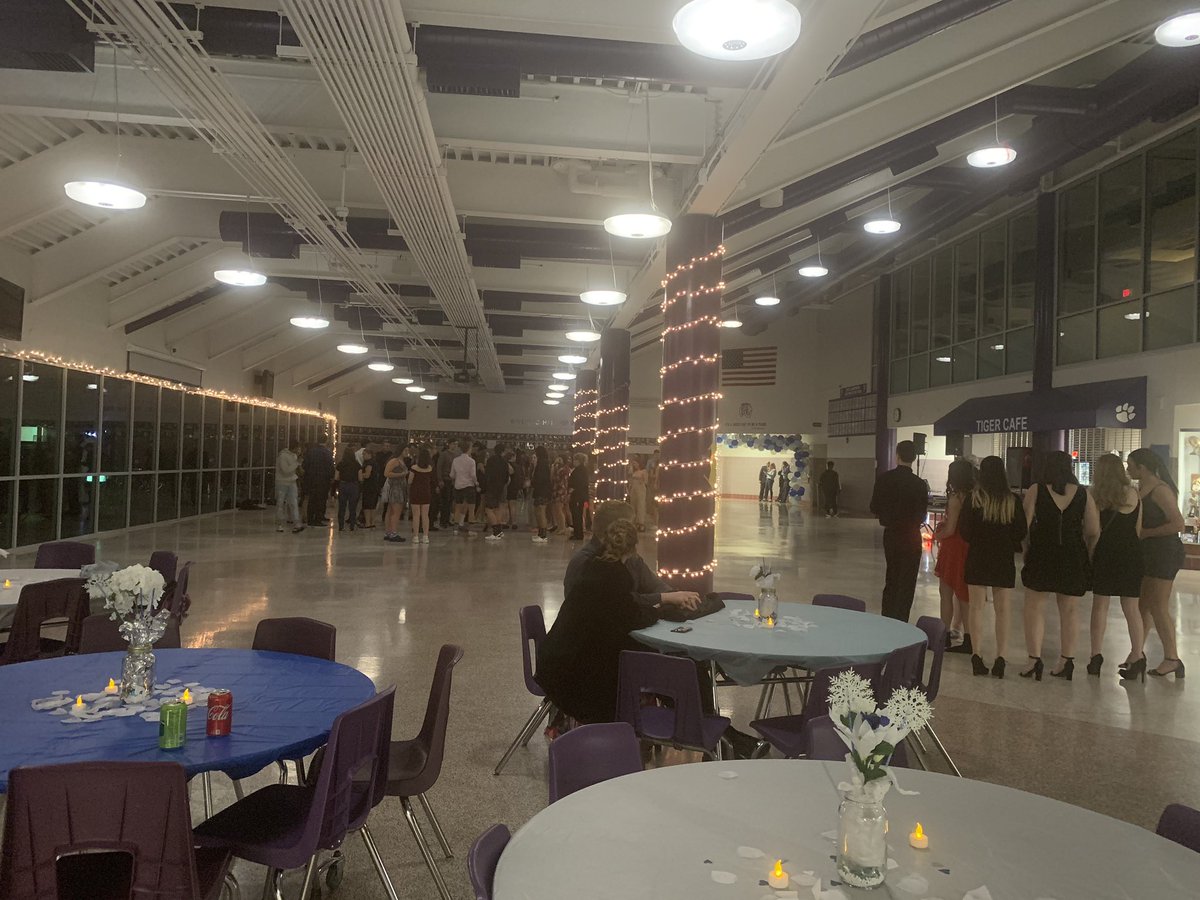 JrClassPHSC's tweet photo. ❄️💙 #WinterDance2020 #PHSC #PickCentral #JuniorClass #PromCommittee #Fundraiser #PLSDProud https://t.co/DEKgIUs3Ed