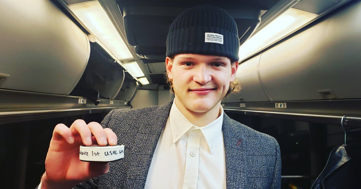 LincolnStars's tweet photo. USHL win No. 1 for Connor Androlewicz! #AllAboard🚂 https://t.co/KCjb1ywfgE