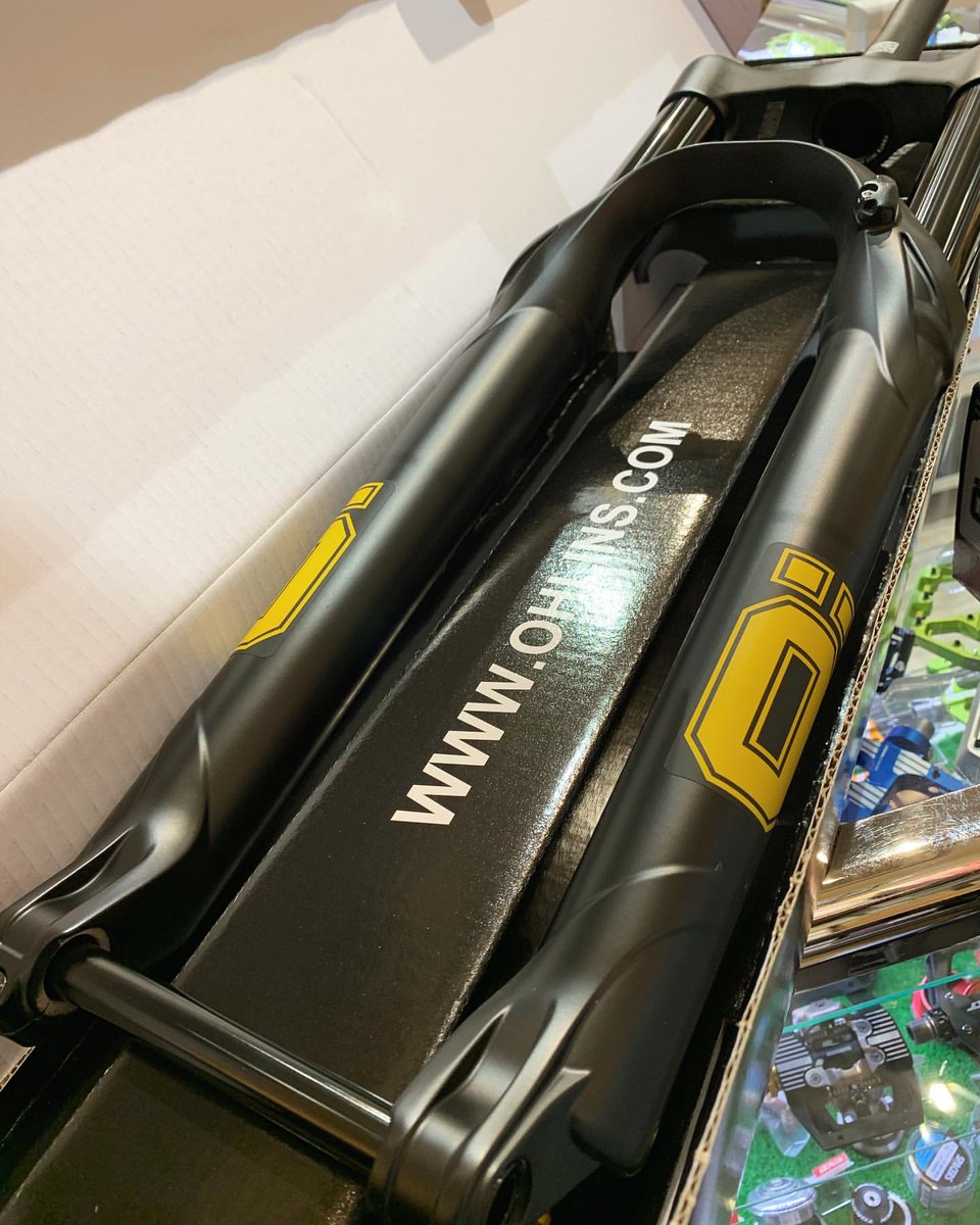 GOODOPENAIRSmyX's tweet photo. この衝撃をいち早くお伝えせねば!一部でありますが、入荷してまいりました。
世界の車輪を支えるスーパーブランドがよいよMTBにも参入です!
店頭で実物もご覧いただけます!ぜひ、体感してください!
#ohlins #オーリンズ #サスペンション #rxf36 #ttx22 #マウンテンバイク #マイクス #myx https://t.co/eGSz5QNMYu