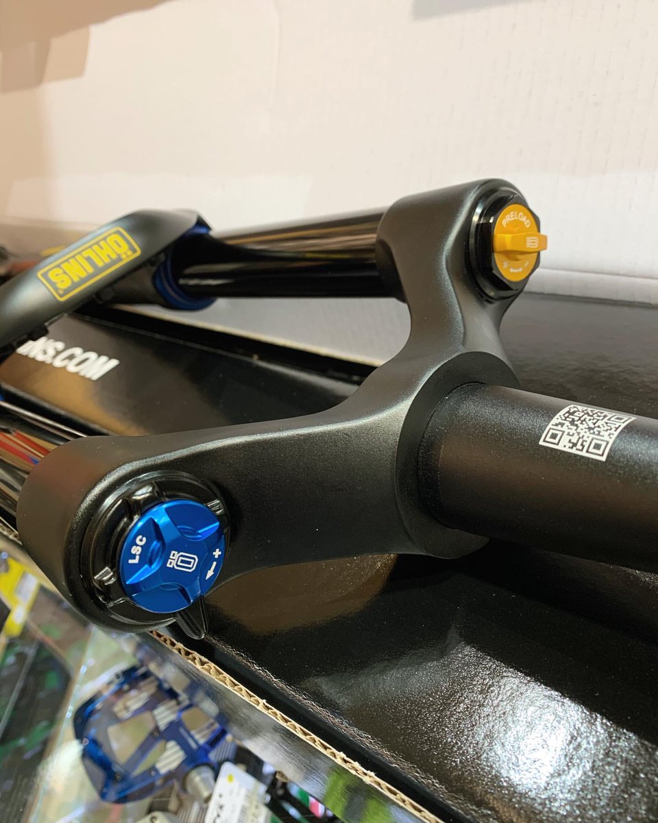 GOODOPENAIRSmyX's tweet photo. この衝撃をいち早くお伝えせねば!一部でありますが、入荷してまいりました。
世界の車輪を支えるスーパーブランドがよいよMTBにも参入です!
店頭で実物もご覧いただけます!ぜひ、体感してください!
#ohlins #オーリンズ #サスペンション #rxf36 #ttx22 #マウンテンバイク #マイクス #myx https://t.co/eGSz5QNMYu