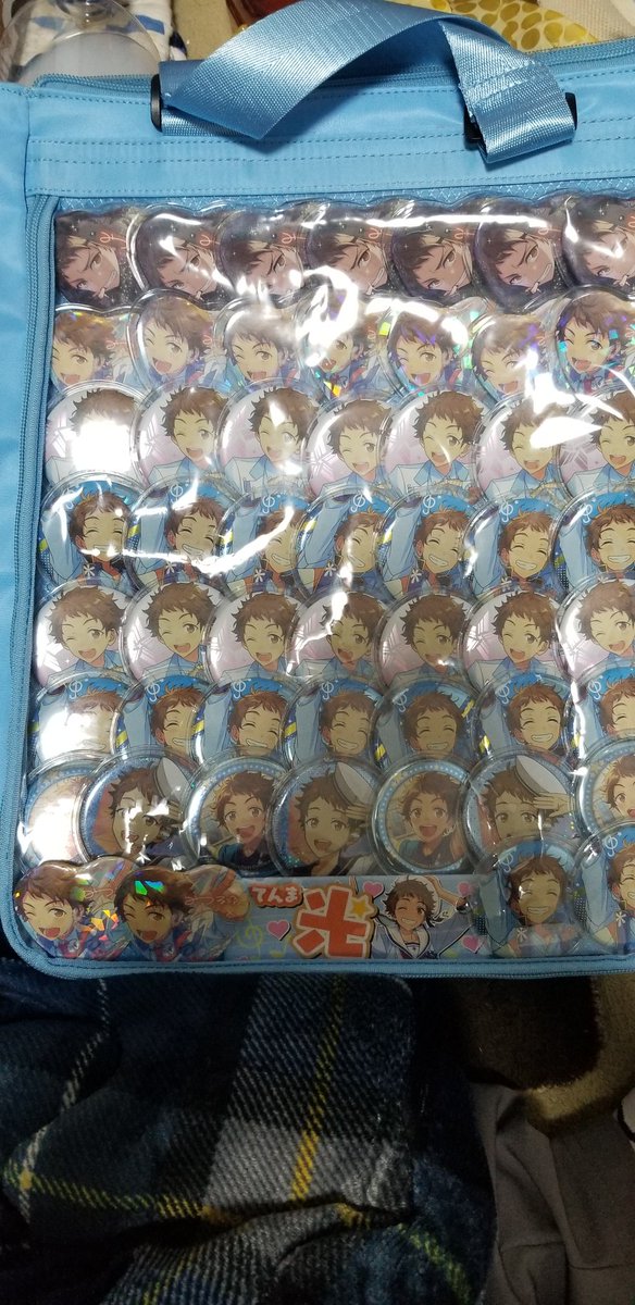 チョコミント໒ 子李 私は缶バッジいっぱい無いからぱしゃこれとかサインステッカーとか入れて痛バ作る予定