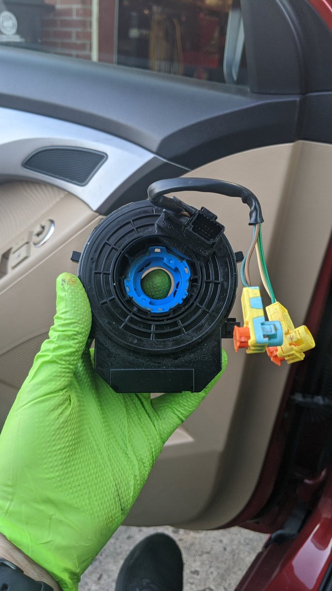 jiautomotive1's tweet photo. #clockspringreplacement #Hyundaiairbaglight #jiautomotive
#localautorepair #affordableautorepair https://t.co/1lIyC0trDn
