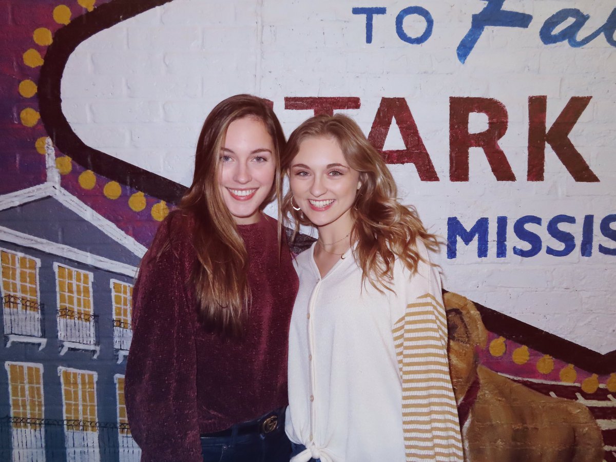 mallorynbledsoe's tweet photo. Girls’ night in Starkvegas 🤩 https://t.co/308HJvbeaB