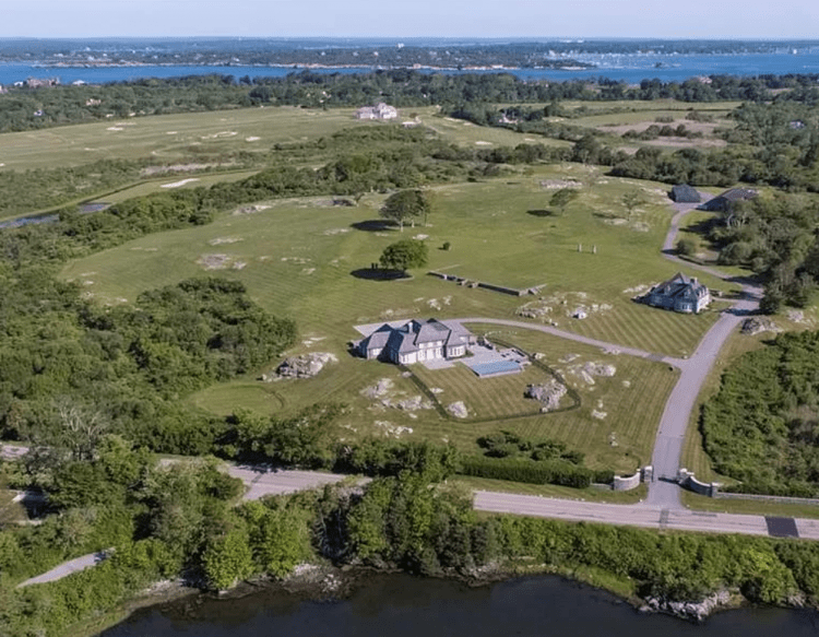 BillionaireAddr's tweet photo. Seaward Estate is a compound on Ocean Drive that commands a most prominent place among the grandeur of Newport real estate. Previously owned by John Jacob Astor and later by co-founder of the Tennis Hall of Fame, Jimmy Van Alen.  #GildedAge #gildedagemans https://t.co/S1GFgj3Gfw https://t.co/XbmflpmrlW