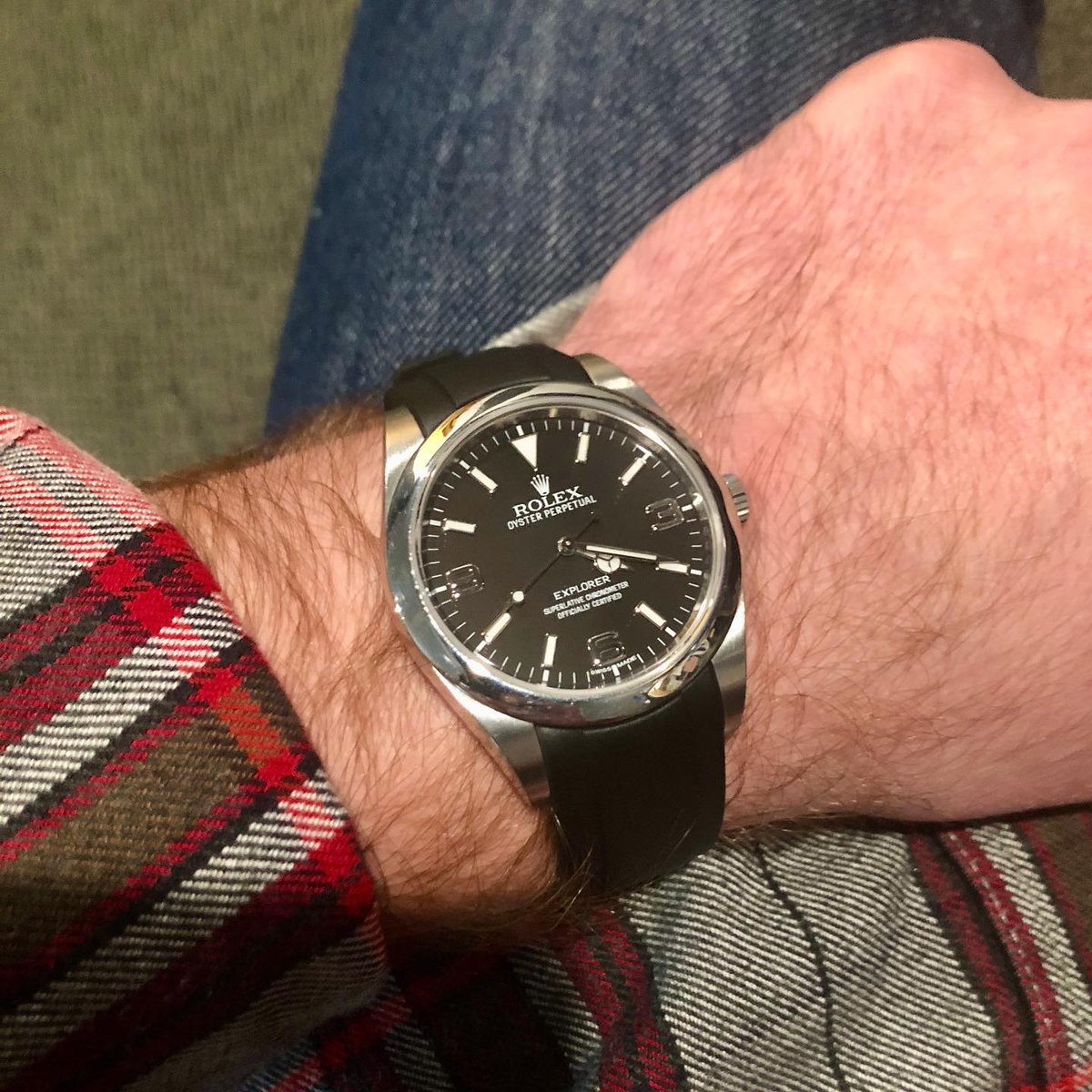 Everest Bands The Explorer 39mm Looks Badass With Black Rubber On Thanks For Sharing Tb Watches Strapsaturday Customize Your Rolex Watch At T Co 3p8esefowe Rolex Rolexexplorer2 Rolexexplorer2 Everestbands