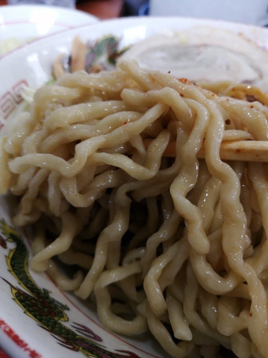 O Xrhsths 渡辺マニア Sto Twitter 自家製太麺渡辺 油そば400 カラシ800円です カラシは慎重に慎重に優しく麺1 3だけに混ぜる 1 3はカラシで 2 3は普通の油そばでいただく 準備はできた あとは豪快にすするだけ 皆さまむせこみ注意でございます