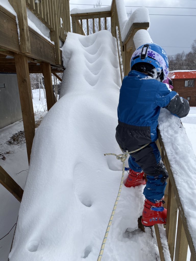 JessKlessens's tweet photo. Things are looking a little different this year in the #teaching #world. The start looked a little like this 🤩. Surrounded by beautiful people, traveling the world and teaching kids to ski and snowboard - living my absolute dream 🏂⛷☃️ https://t.co/rzNGnSIRzX