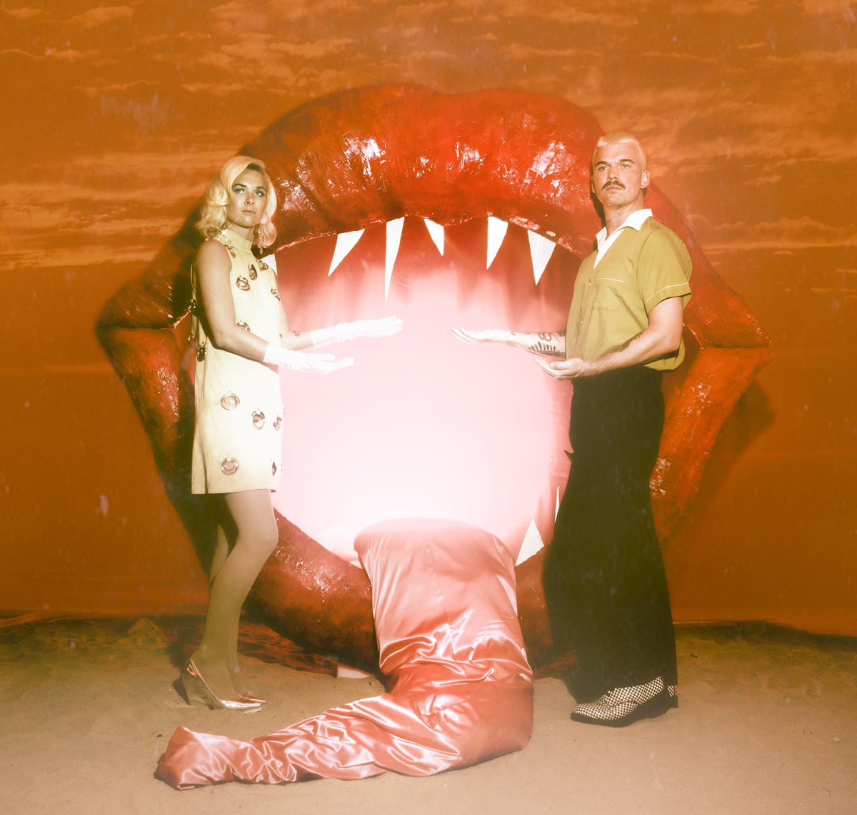 broodsmusic's tweet photo. Happy 1st birthday to #DONTFEEDTHEPOPMONSTER!!!! Thank you for all the support on this last record. It was a crazy but rewarding album to make and even more rewarding to share and play live for you.
Excited to take you to another world with this next record!!🤭🤫 📸@trippydana https://t.co/kIypAELs2M